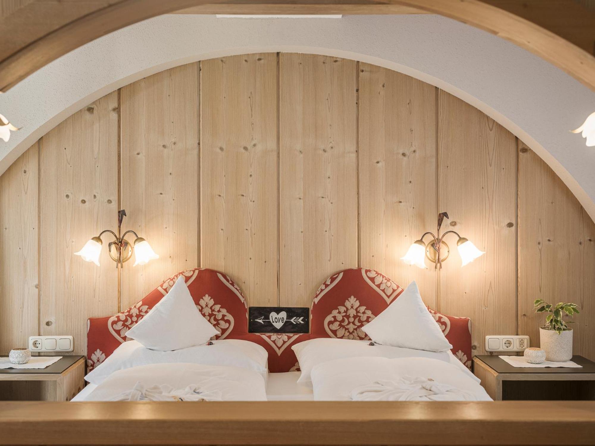 Apparthotel "Landhaus Veronika" Майрхофен Экстерьер фото